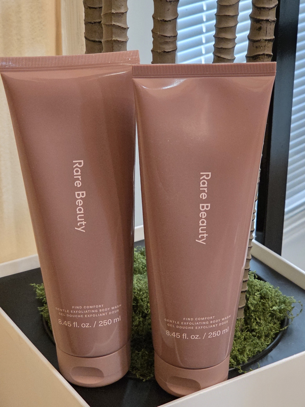 Rare Beauty Find Comfort Gentle Exfoliating Body Wash - Mauve Rose